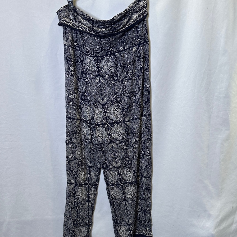 Max Studio sleep pants in navy/white floral.  Sz L. VGUC